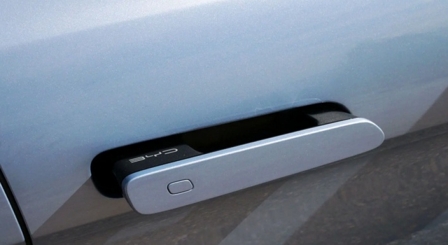 Η Κίνα βάζει τέλος στις αναδυόμενες χειρολαβές των EV: Νέοι κανόνες από το 2027, με πιθανή παγκόσμια επίδραση