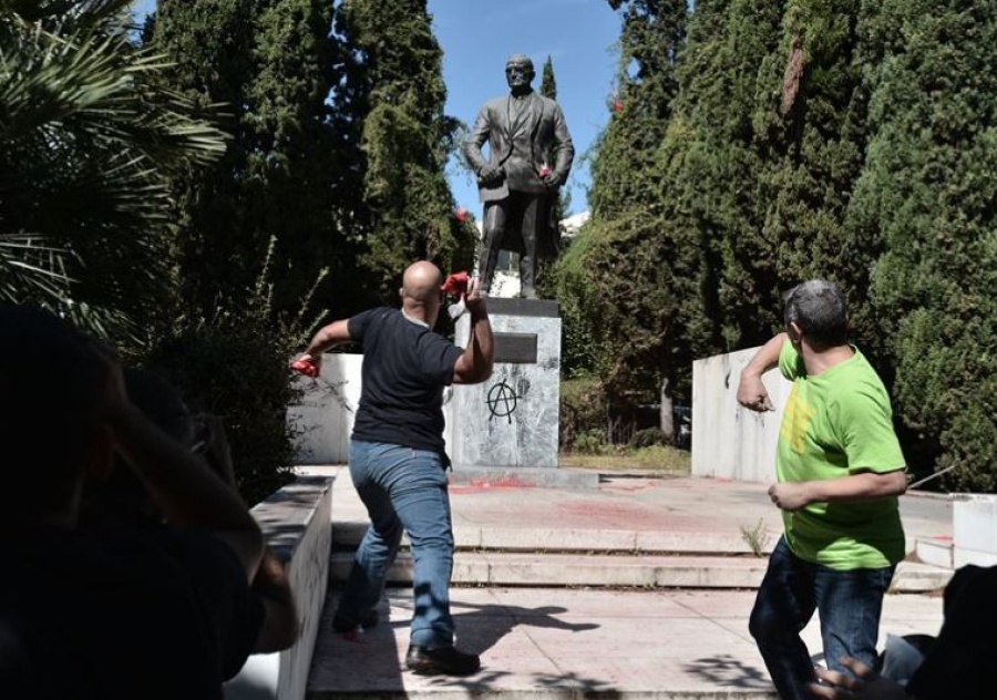 Ένταση και επεισόδια στη συγκέντρωση του ΠΑΜΕ κατά της επίσκεψης Pompeo