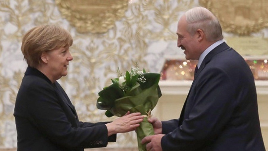 Λευκορωσία: Τηλεφωνική επικοινωνία Lukashenko – Merkel, συνεχίζονται οι διαμαρτυρίες