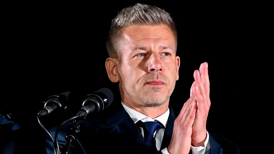 Η Μεγάλη ανατροπή: Ποιος είναι ο Péter Magyar που εκτόπισε τον Orban 16 χρόνια μετά - Οι σπουδές στη Νομική, το σκάνδαλο της πρώην γυναίκας