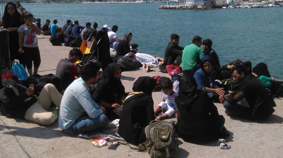 Η ΝΔ «χαϊδεύει» το συντηρητικό ακροατήριο με αμφιλεγόμενα μέτρα για το προσφυγικό