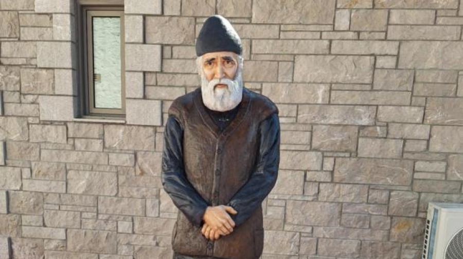 Συγκίνηση στο Ναύπλιο - Ολόσωμο ομοίωμα του Αγίου Παϊσίου προσελκύει πλήθος πιστών