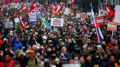Χιλιάδες στους δρόμους της Γερμανίας κατά των περιοριστικών μέτρων λογω covid
