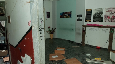 ΕΛ.ΑΣ. για την εκκένωση υπό κατάληψη κτιρίου στη Λάρισα: Τραυματίστηκαν 2 αστυνομικοί, 8 συλλήψεις