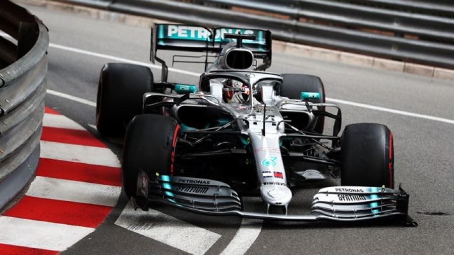 F1: Επίδειξη δύναμης και pole position για τον Lewis Hamilton στο Grand Prix του Μονακό