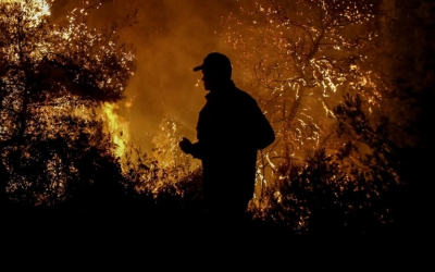 Αμφιλοχία: Σε εξέλιξη η πυρκαγιά στη Νέα Μαλεσιάδα, επιχειρούν πάνω από 40 πυροσβέστες