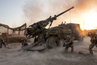Η Γαλλία θα μεταφέρει 80 αυτοκινούμενα πυροβόλα Caesar στην Ουκρανία