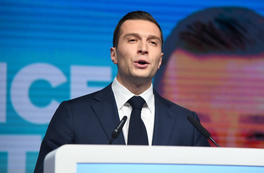Γαλλία - «Παρών» για να πάρει τη θέση της Le Pen στις προεδρικές εκλογές του 2027 δηλώνει ο Jordan Bardella