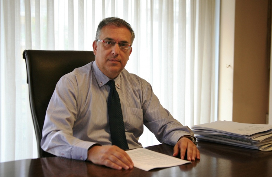 Στο Δημαρχείο Περιστερίου ο Θεοδωρικάκος για έλεγχο εφαρμογής των μέτρων κατά του κορωνοϊού