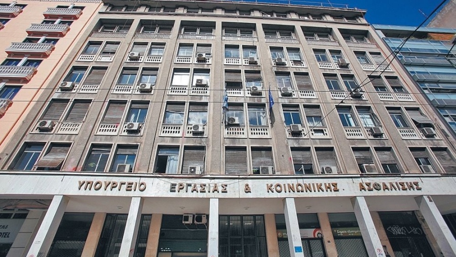 Υπουργείο Εργασίας: Τέσσερα fake news και τέσσερις αλήθειες για το νέο νομοσχέδιο