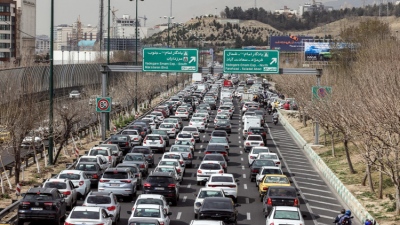 Ιρανοί εγκαταλείπουν μαζικά την Τεχεράνη: Χάος σε δρόμους, σούπερ μάρκετ και βενζινάδικα