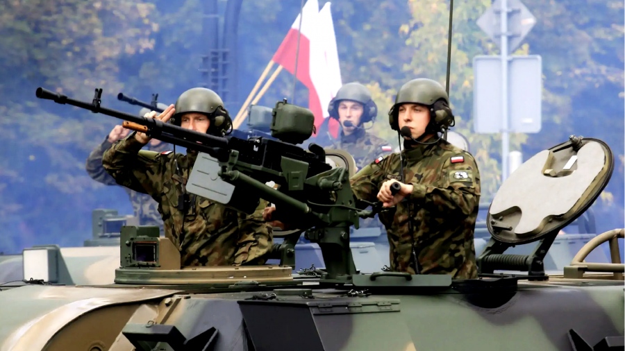 Πολεμικό αμόκ - Η Πολωνία συγκεντρώνει 40.000 στρατιώτες στα σύνορα με τη Λευκορωσία - Οι ΗΠΑ στέλνουν τανκς και ελικόπτερα