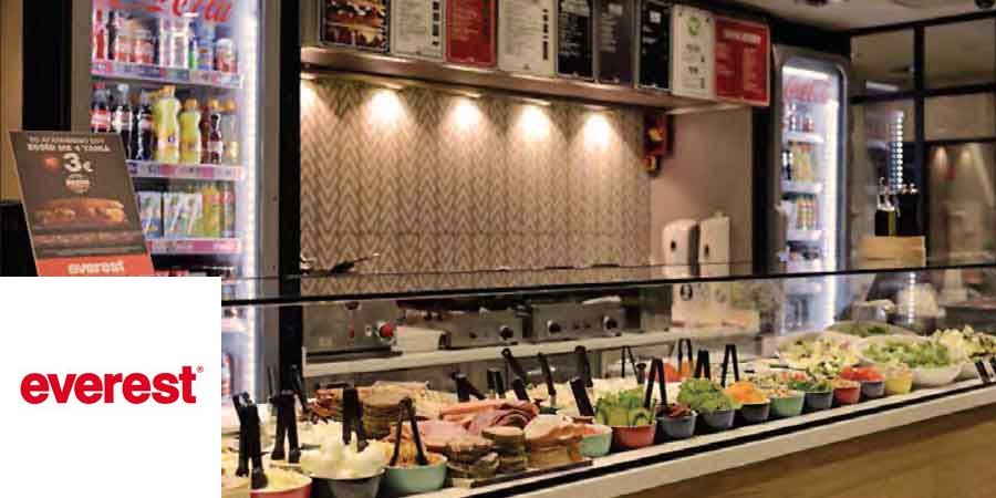 Τα καταστήματα Everest τοποθετούν ειδικές οθόνες  - Μεταφέρουν μηνύματα συμπαράστασης προς τους εργαζόμενους στα νοσοκομεία και ΕΚΑΒ