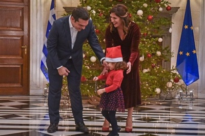 Τα χριστουγεννιάτικα κάλαντα στον πρωθυπουργό Αλέξη Τσίπρα