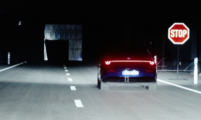 Όλα τα νέα αυτοκίνητα θα έχουν παλλόμενα «στοπ» στα απότομα φρεναρίσματα