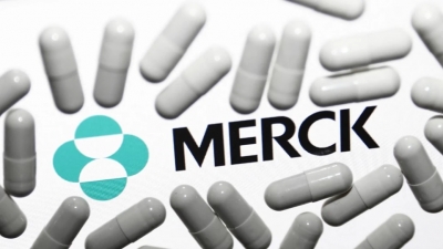Συμφωνία Merck με MPP για τη διεύρυνση της παρασκευής γενόσημων του χαπιού για τον κορωνοϊό