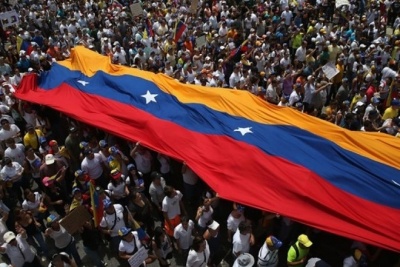 Βενεζουέλα: Διαδηλώσεις στη χώρα – Οι αντίπαλοι, Μaduro και Guaido, καλούν τους οπαδούς τους να βγουν στους δρόμους