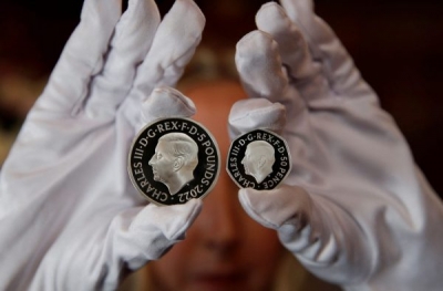 Βρετανία - Νέα εποχή: Αυτά είναι τα πρώτα νομίσματα με το πορτρέτο του βασιλιά Καρόλου - Δεν φορά στέμμα