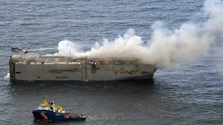 Ολλανδία: Ρυμούλκηση αργά και ελεγχόμενα του φλεγόμενου Fremantle Highway που μεταφέρει χιλιάδες αυτοκίνητα - Η τοποθεσία