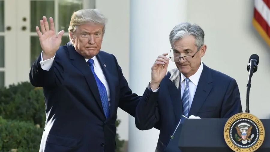 Trump: Δεν απολύω τον Powell, αλλά απαιτώ μείωση επιτοκίων