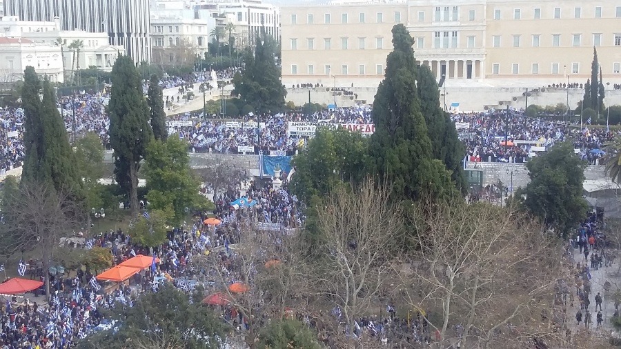Πλούσιο φωτογραφικό υλικό από το συλλαλητήριο για τη Μακεδονία στο Σύνταγμα σήμερα (20/1)