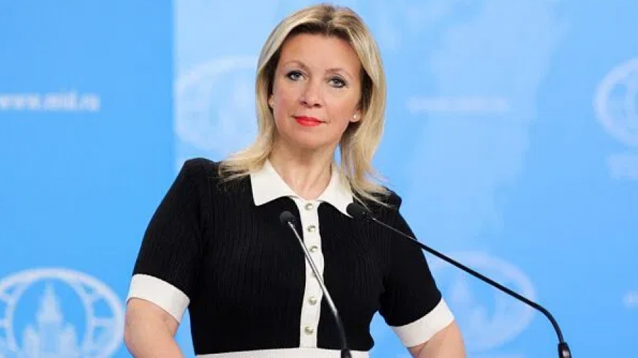 Zakharova τρολάρει το χαστούκι Macron...: «Σίγουρα χτυπήθηκε από το χέρι του Κρεμλίνου και όχι της Brigitte»