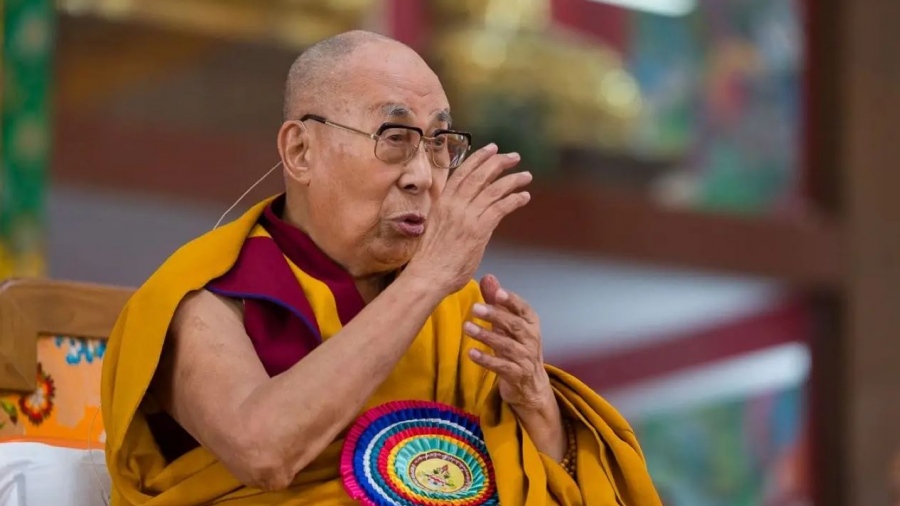 Η διπλωματική ευπρέπεια στα καλύτερά της - Μεθυσμένοι Εσθονοί βουλευτές συναντήθηκαν με τον Δαλάι Λάμα