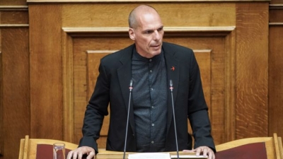 Βαρουφάκης: Φιάσκο η προετοιμασία για τους εμβολιασμούς