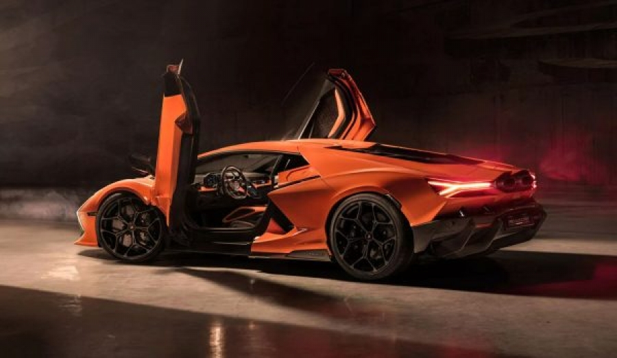 Η Lamborghini Revuelto τινάζει την μπάνκα των supercars