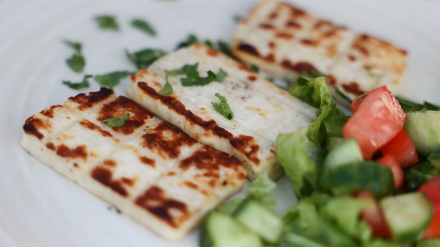 Και στη μέση το... χαλούμι - Κρίση στο νησί: Ο ιός που φέρνει νέα σύγκρουση Κύπρου – Τουρκίας