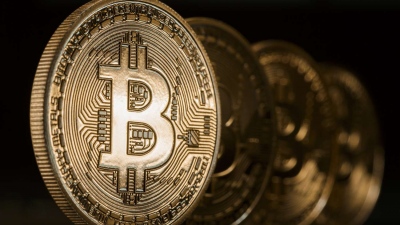 Σε κρίσιμο σταυροδρόμι το Bitcoin - Οι «φάλαινες» και τα ETF κρίνουν την επόμενη κίνηση - Γιατί τα 80.000 δολ. είναι το σημείο μηδέν