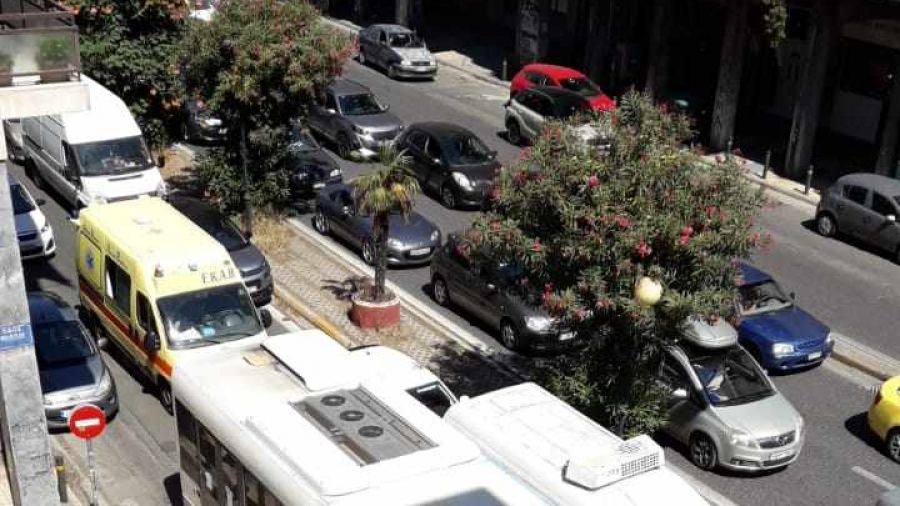 Κυκλοφοριακό χάος στην Αθήνα - Κατέρρευσε υποσταθμός του ΔΕΔΔΗΕ στον Πύργο Αθηνών