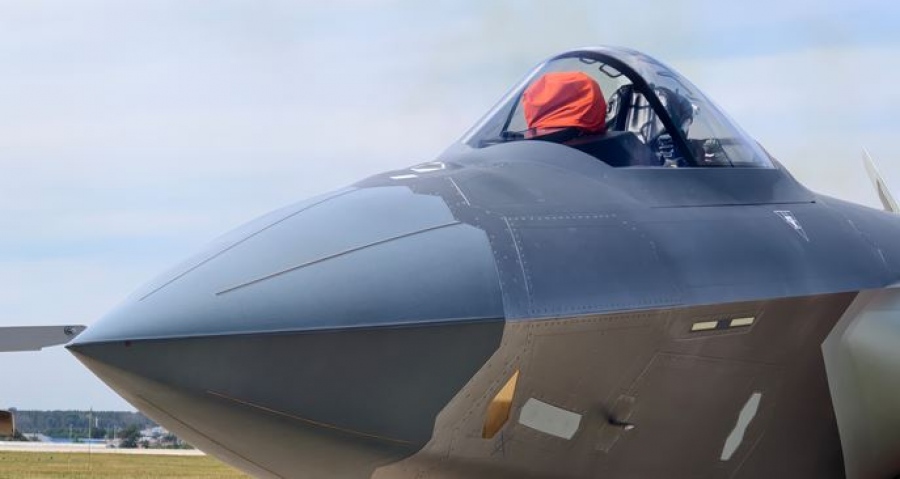 Κινεζική επανάσταση στον αέρα - To αόρατο J20 διαπερνά την άμυνα του εχθρού σαν βελόνα
