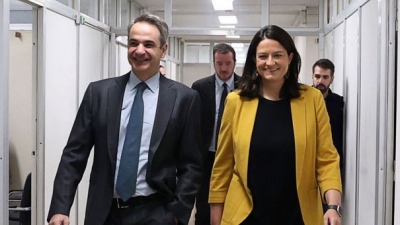 Επίσκεψη Μητσοτάκη στο υπουργείο Εργασίας με φόντο την αύξηση του κατώτατου μισθού