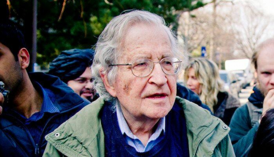 Ο  Chomsky αναλύει τους λόγους του πολέμου στην Ουκρανία: Δεν ήταν απρόκλητη η ρωσική εισβολή, οι ΗΠΑ παραβίασαν κάθε ηθική αρχή