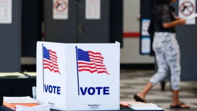 Blue wave on the horizon: Democrats see opportunities, but polls promise no sweep
