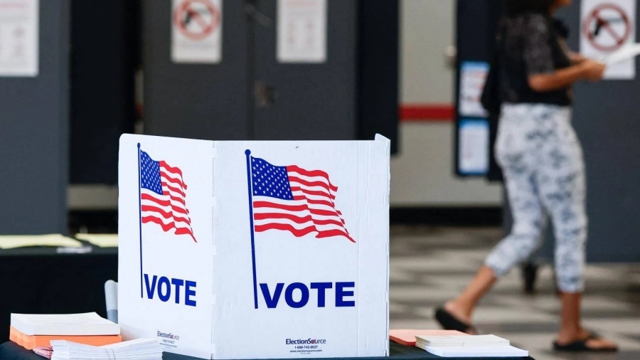 Blue wave on the horizon: Democrats see opportunities, but polls promise no sweep