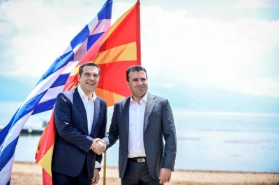 Αναδίπλωση Zaev μετά τις αντιδράσεις: Δεν παρεμβαίνουμε στα εσωτερικά της Ελλάδας - Μητσοτάκης: Να μην κυρωθεί η Συμφωνία