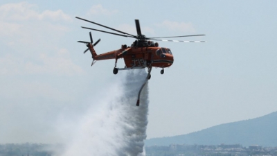 Φωτιά στη Λευκάδα - Επιχειρούν και εναέρια μέσα