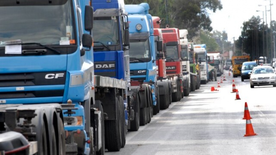 Αναστέλλεται η απεργία των ιδιοκτητών φορτηγών - Τους έπεισε ο Κυρανάκης που δέχτηκε τα αιτήματά τους