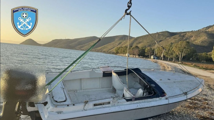 Ηγουμενίτσα: Περιπολικό του Λιμενικού διέσωσε 50χρονο από ημιβυθισμένο σκάφος και έπιασε...λαβράκι - Κατάσχεση 135,88 κιλών κάνναβης