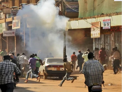 Ουγκάντα: Μεγάλες διαδηλώσεις κατά της ακρίβειας σαρώνουν τις πόλεις - Με δακρυγόνα και συλλήψεις απαντούν οι αρχές