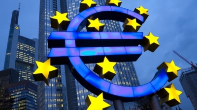 Οι αγορές ποντάρουν σε ιστορική αύξηση του επιτοκίου της ΕΚΤ κατά 50 μ.β. ως το Δεκέμβριο