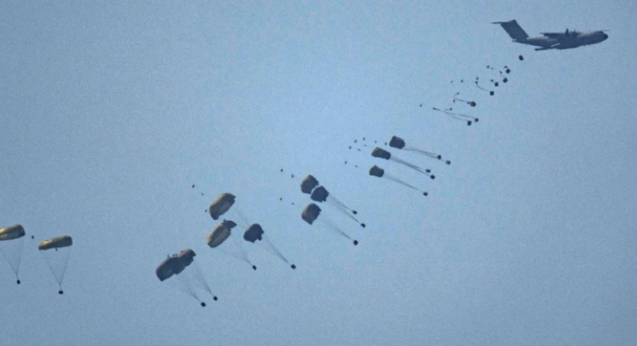 Τραγωδία στη Γάζα - 30.960 Παλαιστίνιοι νεκροί από ισραηλικά πυρά και πέντε από... κιβώτιο ανθρωπιστικής βοήθειας: Δεν άνοιξε το αλεξίπτωτο