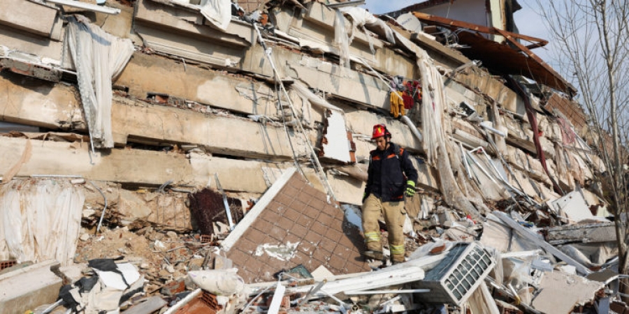 Σεισμός, Τουρκία: Συνελήφθησαν 12 κατασκευαστές για τα σαθρά κτίρια που κατέρρευσαν - Συστάθηκαν γραφεία ανεύρεσης υπευθύνων
