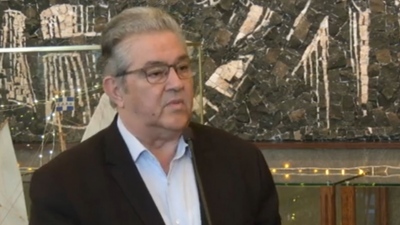 Από την παιδική χορωδία της Παλαιστινιακής Παροικίας Ελλάδος άκουσε τα κάλαντα ο Κουτσούμπας: Το 2024  ειρήνη στην Παλαιστίνη