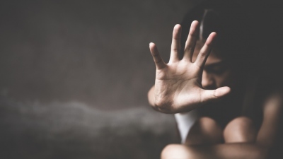 Φρίκη στο Ηράκλειο: Μίμος με στολή Τσάρλι Τσάπλιν παρενόχλησε σεξουαλικά 15 χρονη