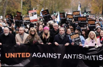 Βρετανία: Χιλιάδες διαδηλωτές σε πορεία κατά του αντισημιτισμού στο Λονδίνο - Παρών ο Boris Johnson