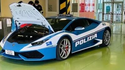 Αστυνομικοί μετέφεραν νεφρά με Lamborghini για να μεταμοσχευθούν σε ασθενείς