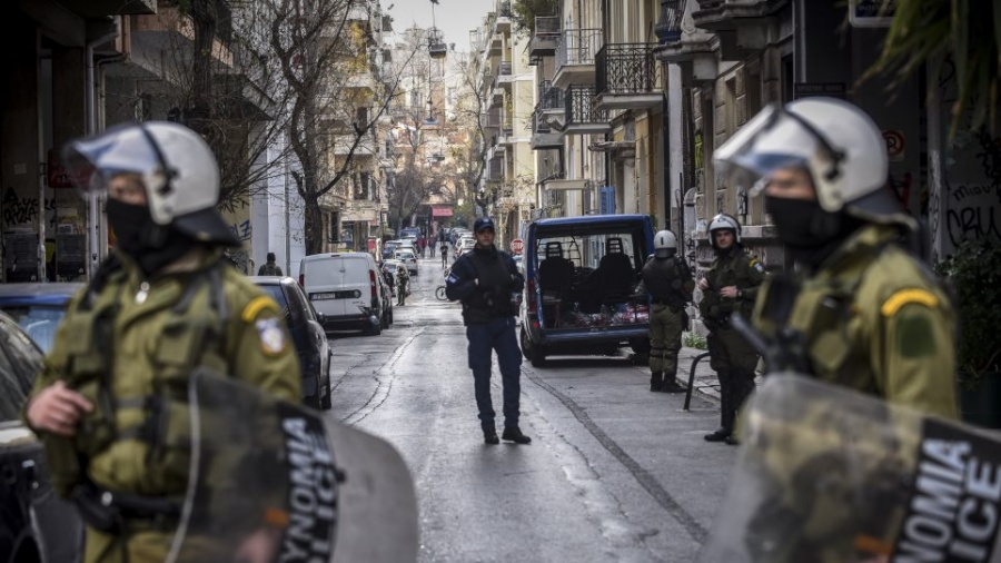 Επεισόδια στα Εξάρχεια - Μολότοφ κοντά στο Πολυτεχνείο